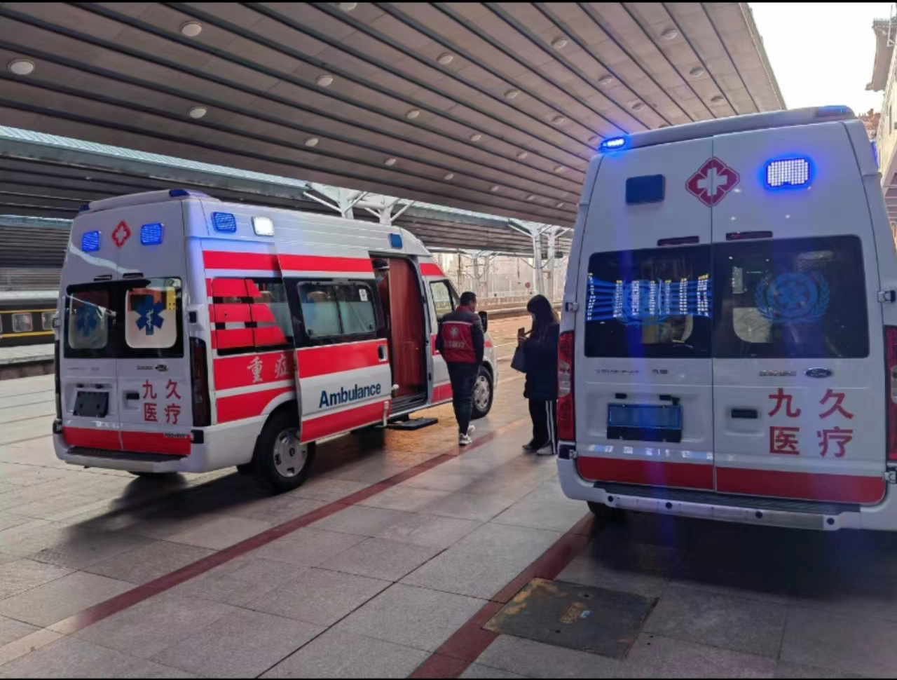 改则县救护车长途转运